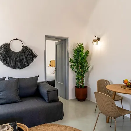 Evanthia View Island מלון *